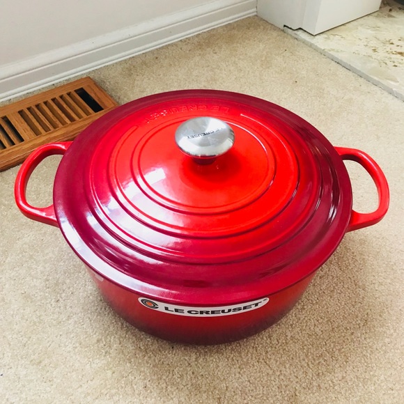 Le Creuset Other - Le Creuset new #28 7.25qt Red